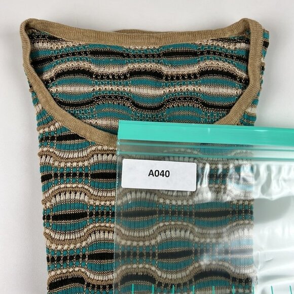 Super Cute Patterned Horizontal Stripe Sleeveless Knit Top - Picture 7 of 7